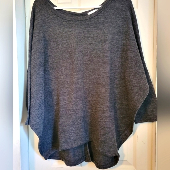 3/$30 - Women's Jella C oversize button back sweater, size Medium M - Picture 1 of 4
